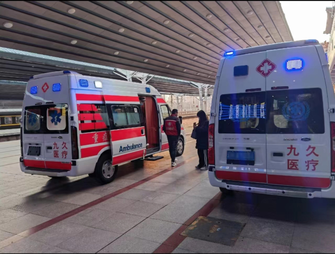 托里县救护车长途转运